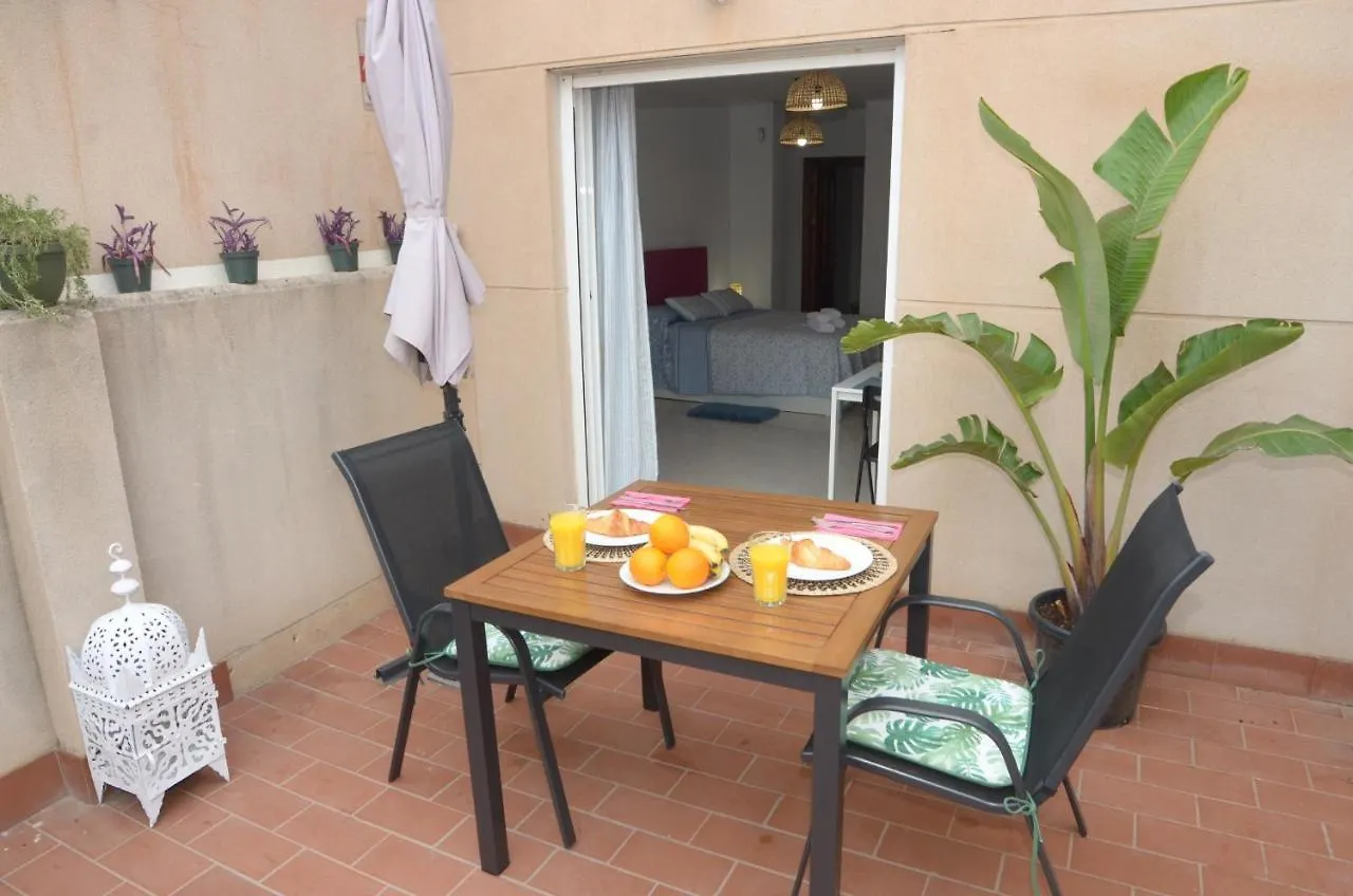 Habitacion Grande Con Terraza Privada, Malaga Centro Homestay